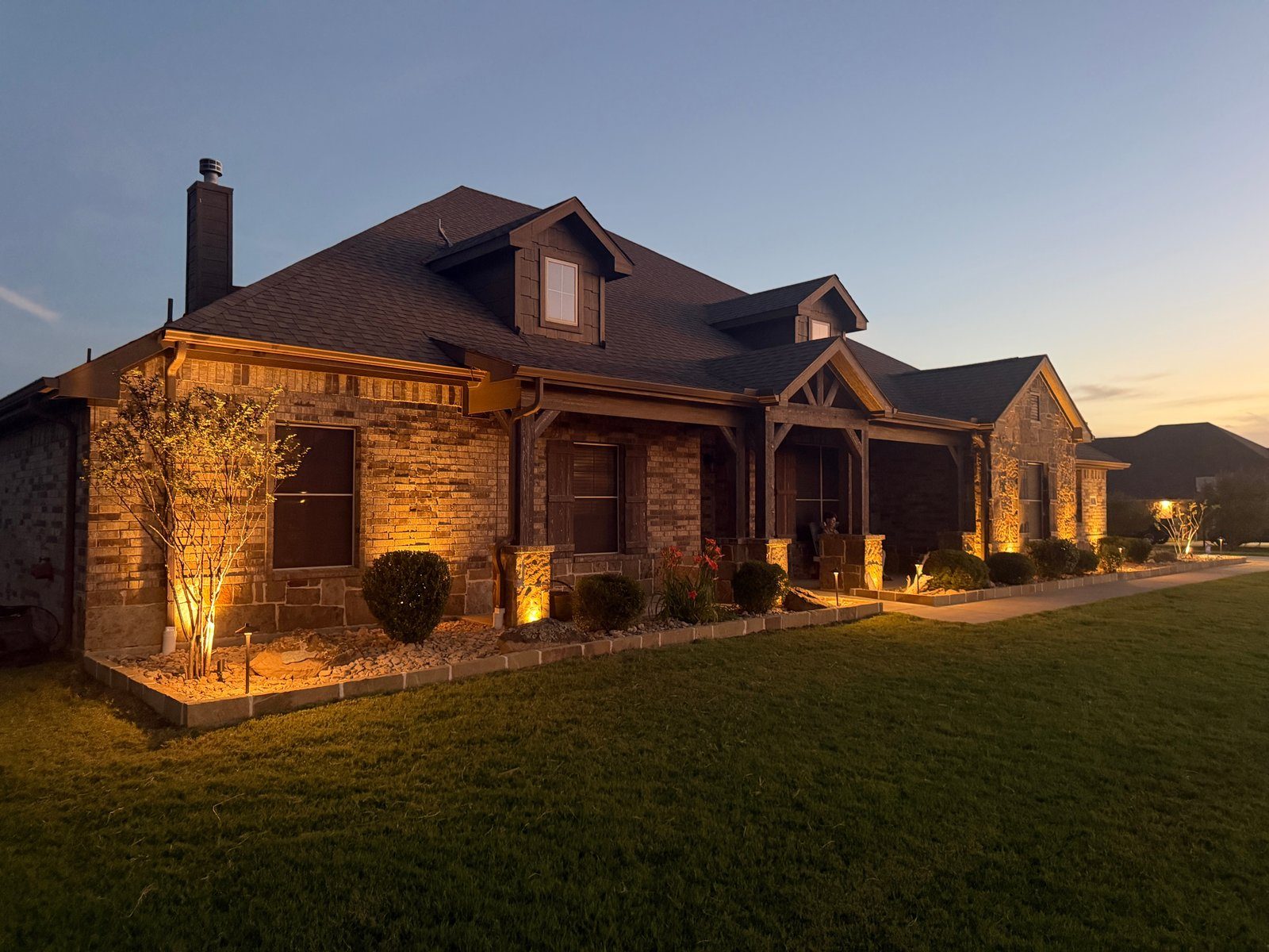 Texas NightScape outdoor lighting on a Fort Worth area home at night